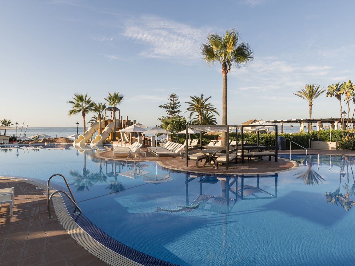 Outdoor Pool - Beachside